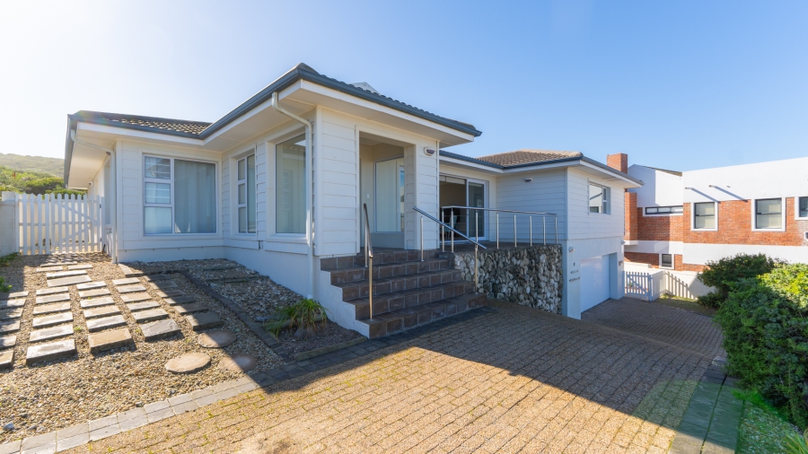 4 Bedroom Property for Sale in Yzerfontein Western Cape